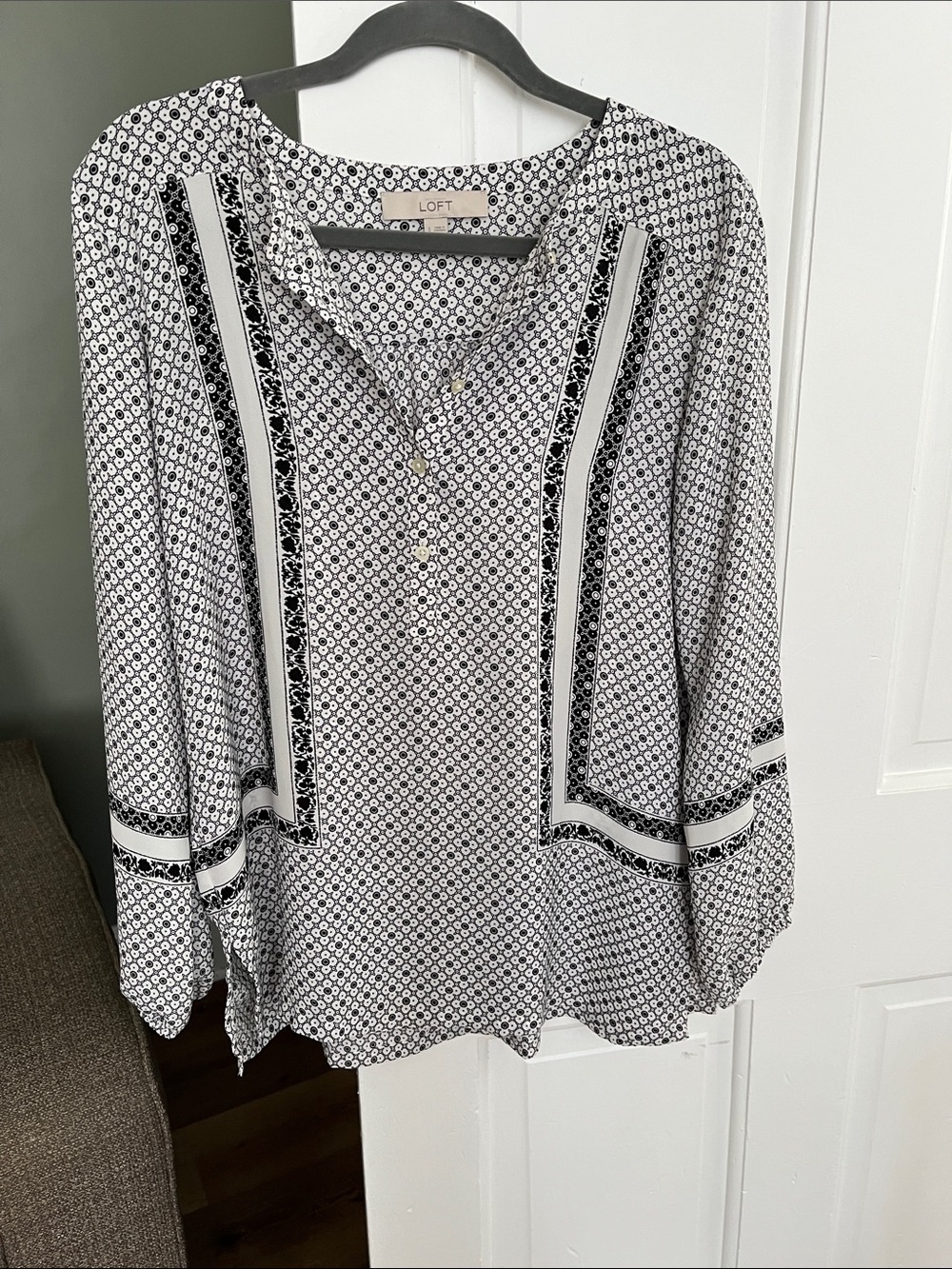 Ann Taylor LOFT Top Small black white long sleeves